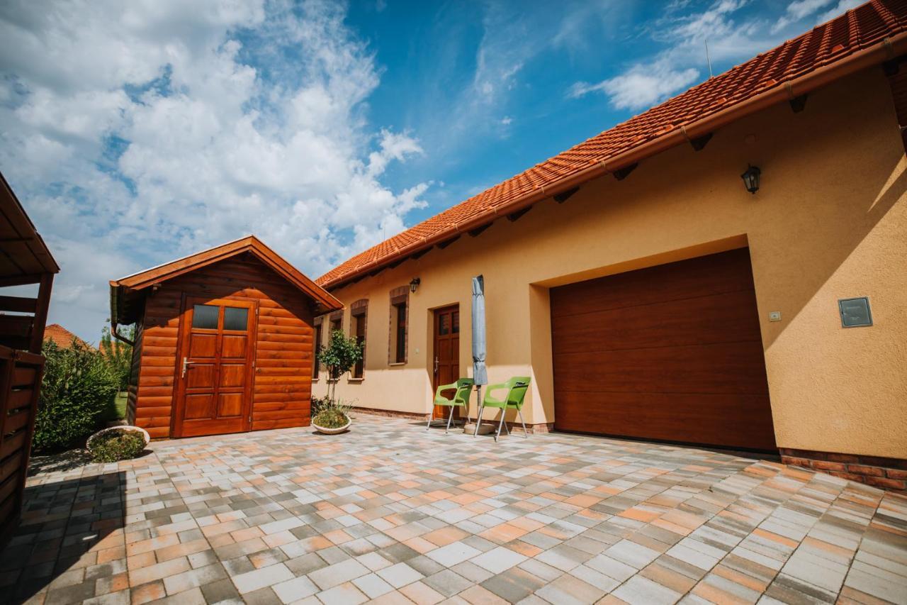 Németh Apartmanházak Mórahalom Exterior foto