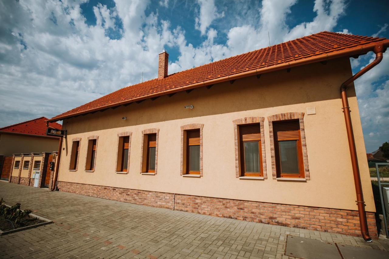Németh Apartmanházak Mórahalom Exterior foto